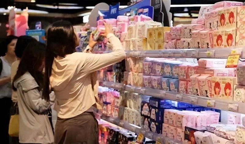 4亿中国女性遭背刺，又一品牌被曝拆出活虫，品牌负责人鞠躬道歉-微七七资讯