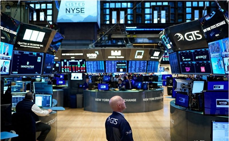 A股逆势飘红？美股却一夜蒸发3.2万亿！做空大佬翻车？-微七七资讯