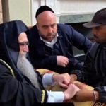 侃爷反犹三进宫！这次道歉对象竟是坐过牢的拉比，詹姆斯也信他-微七七资讯