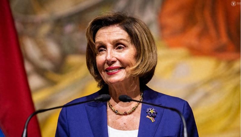 佩洛西在任40年，股票收益率比巴菲特还高，特朗普绷不住破口大骂-微七七资讯