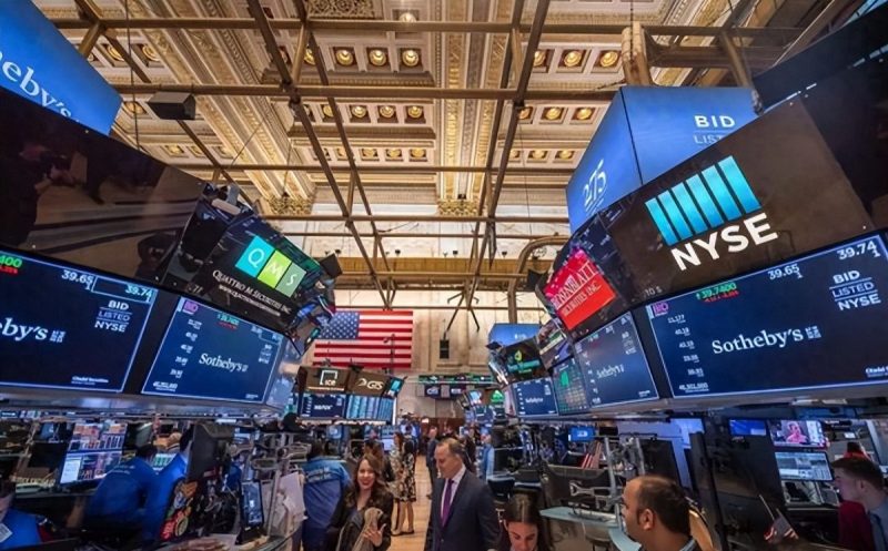 美股开盘前的坏消息是什么，陷入债务危机的美国AI巨头有哪些？-微七七资讯