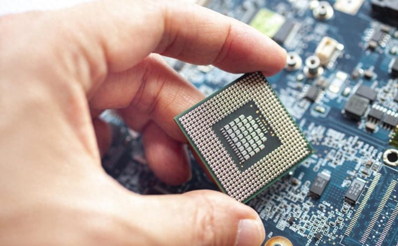 半导体冲高回落原因，主力躺平后半导体后续走势？-微七七资讯